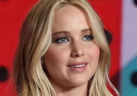 Jennifer Lawrence says nude photo leak gave her ...